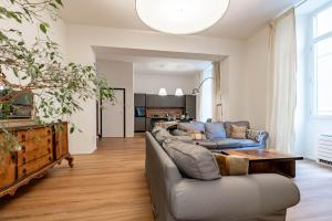 Ruang duduk di H11 [The Queen's Apartment] Ariston - Centro