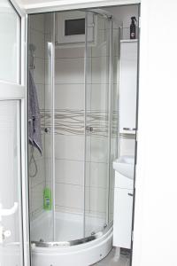 Ένα μπάνιο στο Apartment Forever +44 φωτογραφίες