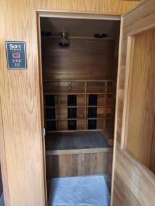 an inside view of a small room with a roomasteryasteryasteryasteryasteryastery at Pobeda del Valle-desconexión-piscina -sauna- 5pax in Guayacán