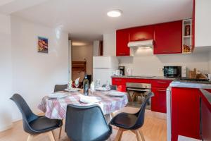 Kuchyňa alebo kuchynka v ubytovaní Serre Chevalier Studio 30 m2 coin montagne à 8 Minutes des Pistes
