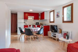 Kuchyňa alebo kuchynka v ubytovaní Serre Chevalier Studio 30 m2 coin montagne à 8 Minutes des Pistes