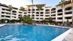 Bazén v ubytování Beachfront condo in Los Cabos, Mexico nebo v jeho okolí + 10 fotografií