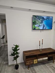 a living room with a tv on a wall at 24 Shades of Grey, apartament central, ceai, cafea, filtru apa rece-fierbinte, pat 160 cm cu saltea memory foam in Craiova