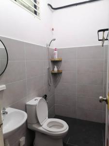 Kúpeľňa v ubytovaní Aaira Homestay d'Alor Setar