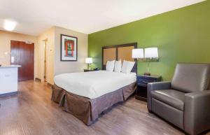 Extended Stay America Select Suites - Appleton - Fox Cities客房内的一张或多张床位