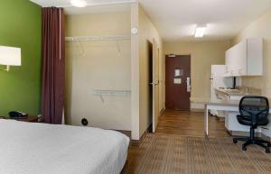 Extended Stay America Select Suites - Appleton - Fox Cities客房内的一张或多张床位