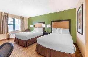 Extended Stay America Select Suites - Appleton - Fox Cities客房内的一张或多张床位