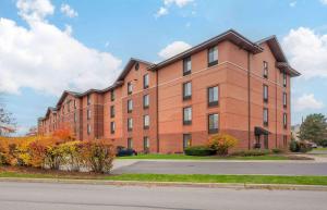 a large brick building on the side of a street at Extended Stay America Suites - Chicago - Lombard - Yorktown Center in Lombard