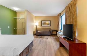 Un televizor și/sau centru de divertisment la Extended Stay America Suites - Sacramento - Vacaville