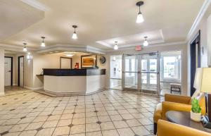 a lobby with a bar in a building at Extended Stay America Suites - Chicago - Lombard - Oakbrook in Oakbrook Terrace