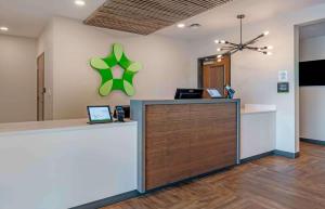 a cashier counter with a green star on the wall at Extended Stay America Premier Suites - Melbourne - I-95 in West Melbourne