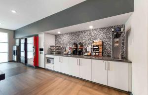 Η κουζίνα ή μικρή κουζίνα στο Extended Stay America Suites - Huntsville - Madison