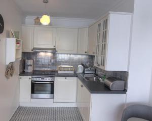 Η κουζίνα ή μικρή κουζίνα στο Ferienwohnung Neptun