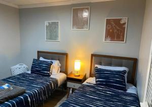 Ένα ή περισσότερα κρεβάτια σε δωμάτιο στο Modern 2BR Aparment near NC ZOO w Parking +68 φωτογραφίες