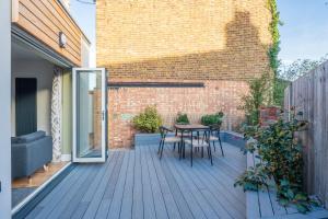 Balkón nebo terasa v ubytování Stylish 2 Bed Bungalow in East Ham, Close to Excel