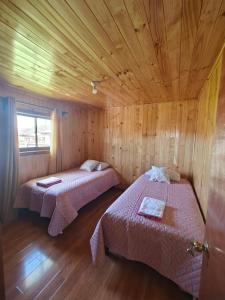 Postel nebo postele na pokoji v ubytování Cabaña Queule Costero