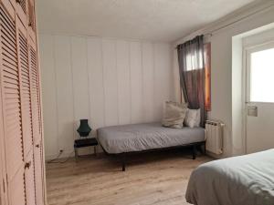 Llit o llits en una habitació de Porthos, bonito apartamento zona Puerta del Ángel