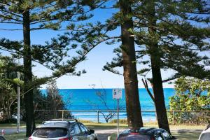Gallery image of Oceanfront 3-Bed with Beautiful Views in Burleigh in Gold Coast