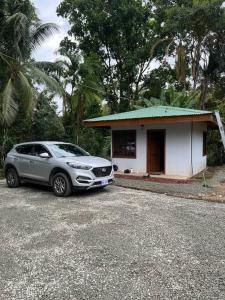 a car parked in front of a small house at Cabaña junto al río in Naranjito +11 photos