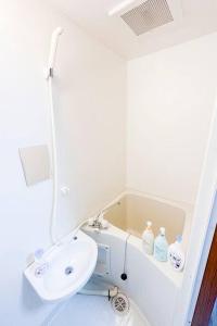 大阪中心地にステイ！無料駐車場付き物件！最大7名宿泊可能、1DK戸建を一棟貸切！無料WIFI付き！にあるバスルーム