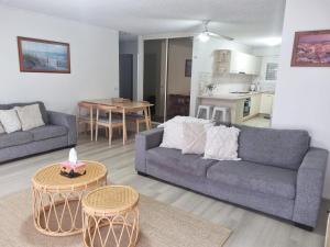 Зона вітальні в The Poplars, Pool Access Getaway