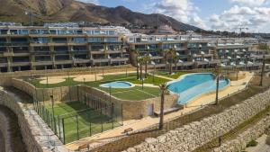 een gebouw met een zwembad voor een gebouw bij Sea View Mountain Duplex near Benidorm in Finestrat