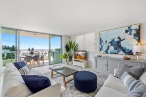 Fotografie z fotogalerie ubytování Beachside Stunning 3-Bed with Ocean View & Pool v destinaci Caloundra