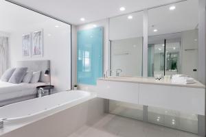 Koupelna v ubytování Q Tower at Surfers Paradise - Self Contained & Privately Managed - Wow Stay