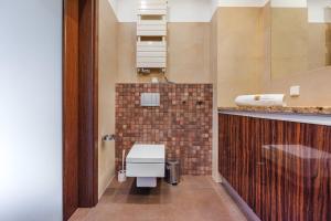 Kúpeľňa v ubytovaní Beach Point Apartment - Neptun Park + 30 fotografií