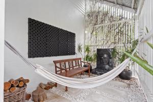Χώρος καθιστικού στο Beachfront 3-Bed with Private Pool & Fireplace +10 φωτογραφίες