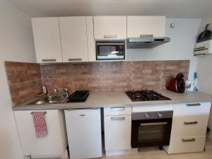 Gallery image of CONFORTABLE STUDIO 37M2 NETFLIX CANAL+... in Albertville