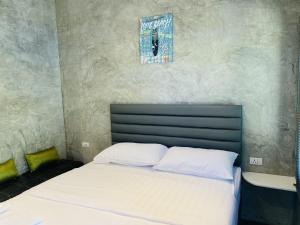מיטה או מיטות בחדר ב-Malai Maikhao Near Beach