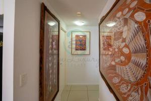 Gambar di galeri bagi Zen at Mitchell - Unique 2-BR Rooftop Apt in CBD di Darwin +23 gambar