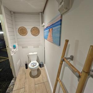 Vonios kambarys apgyvendinimo įstaigoje La PersévéranS avec SPA