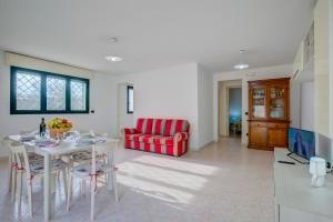 Posezení v ubytování Villa Scianuli 250 meters from the sea - Happy Rentals + 31 fotografií