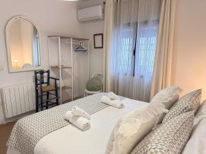 Giường trong phòng chung tại Casa Entre Molinos
