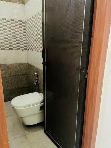 A bathroom at Shiny spices Homes