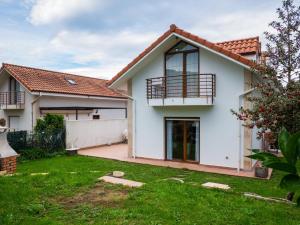 a white house with a yard at Large Villa in Cantabria in Arnuero