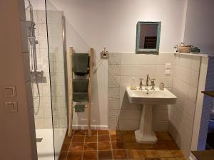 Gallery image of Le Bruit de l'eau (Chambre Boudoir) in Labeaume