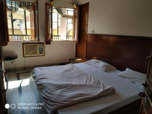 BOBY HOME STAY "BOBY MANSION" Jaipur客房内的一张或多张床位