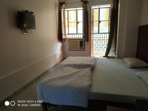BOBY HOME STAY "BOBY MANSION" Jaipur客房内的一张或多张床位