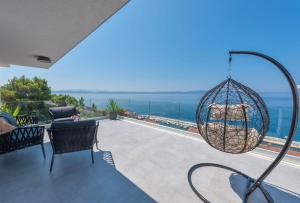 a room with a view of the ocean from a house at Sun Paradise Apartment in Podgora