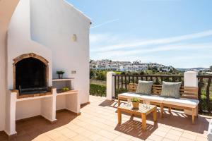 Foto dalla galleria di Villas Playas de Fornells a Fornells Altre 54 foto