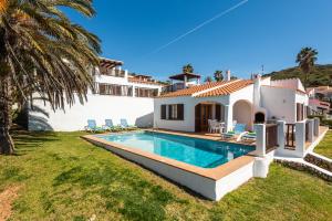 Foto dalla galleria di Villas Playas de Fornells a Fornells