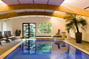 Bazén v ubytování Ganischgerhof Mountain Resort & Spa nebo v jeho okolí