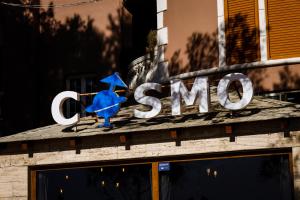 Vottorð, verðlaun, skilti eða annað skjal til sýnis á COSMO Beach Hotel