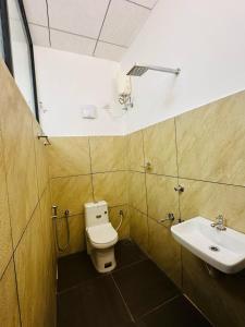 Vonios kambarys apgyvendinimo įstaigoje TCS Rooms Ezhilode Payyanur