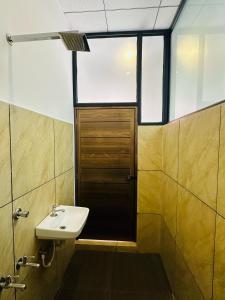 Vonios kambarys apgyvendinimo įstaigoje TCS Rooms Ezhilode Payyanur