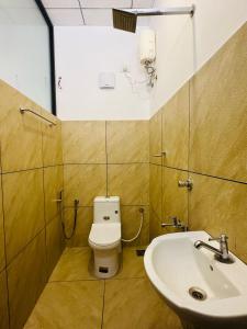 Vonios kambarys apgyvendinimo įstaigoje TCS Rooms Ezhilode Payyanur