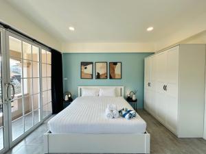 a bedroom with a large bed with two towels on it at Gloria’s Home in Kamala Beach